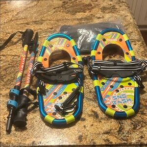 NWT Yukon Kids Snowshoes - Vibrant Blue and Yellow